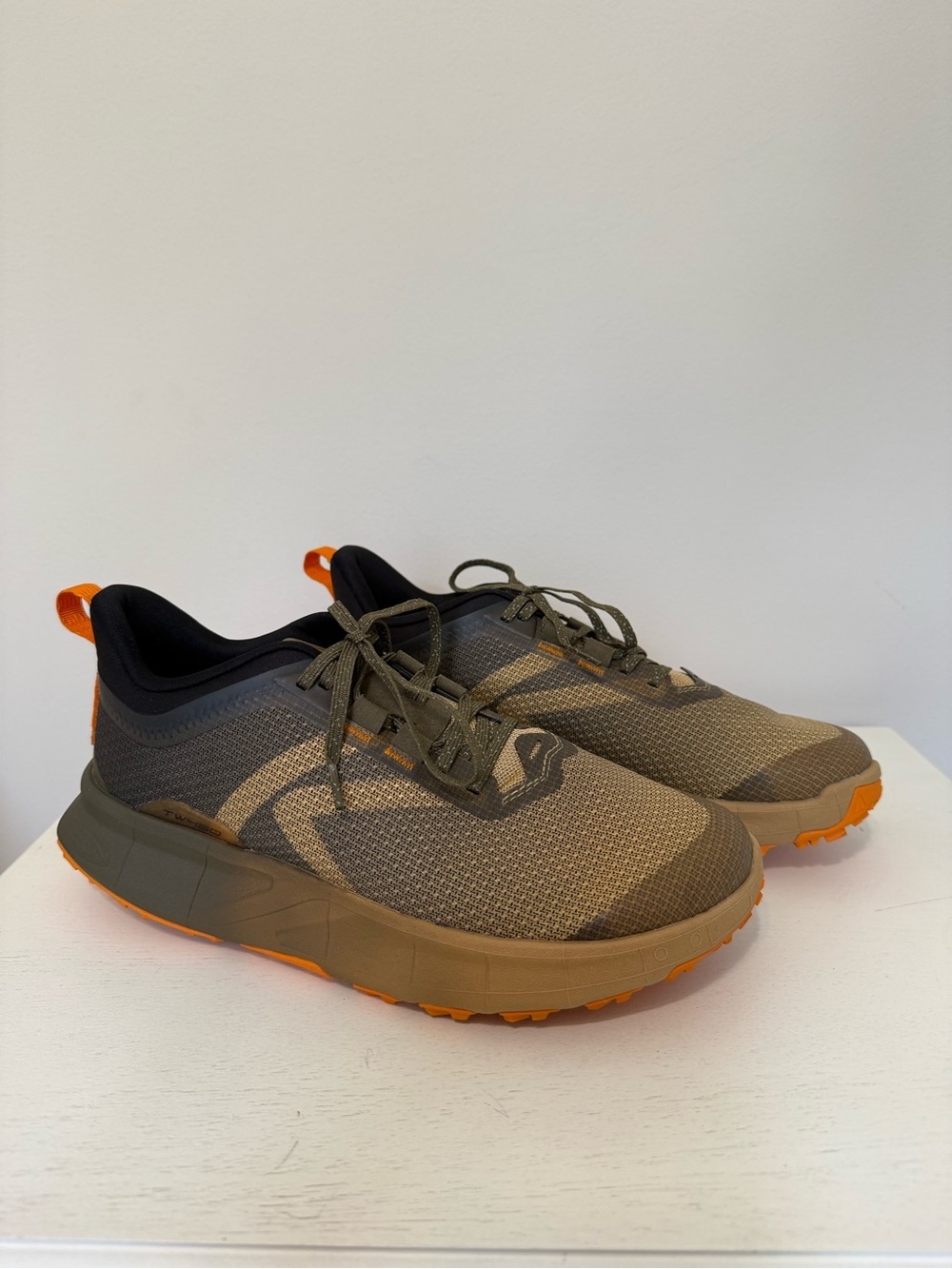Keen 450 Dirt Sneaker Mens 8 in Light Curry/ Orange Pepper